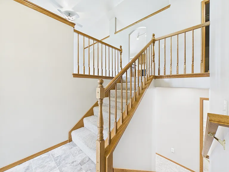 2505 N Vincent Ave — Photo 46