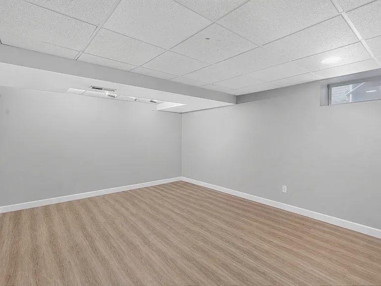 9166 Windy Creek Dr — Photo 30