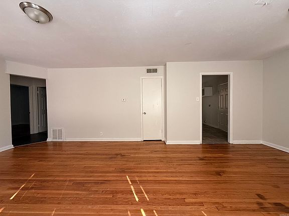 4th image of 54 Purdue Cir