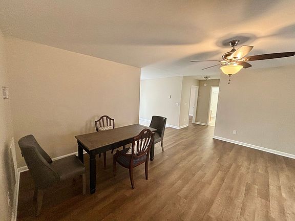 4th image of 1419 Burgess Ln #B