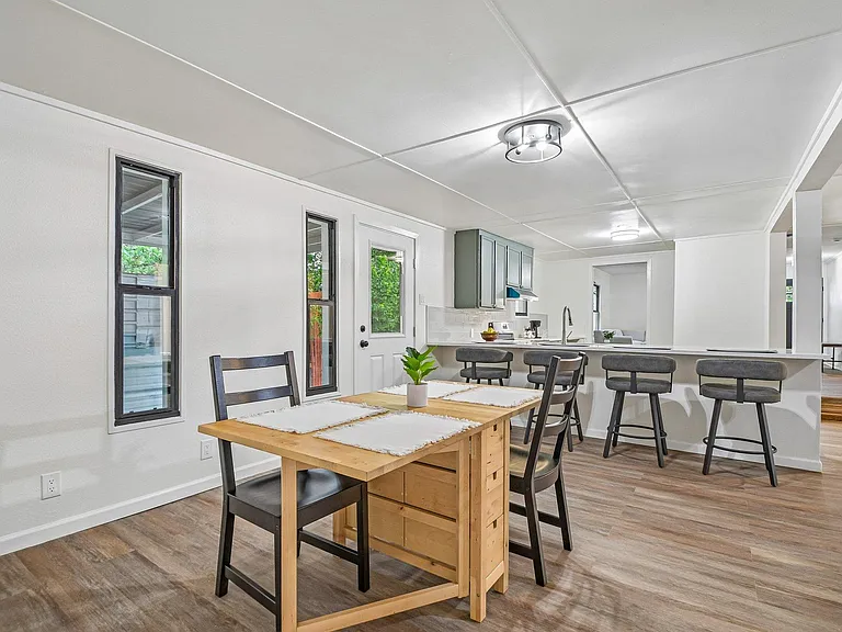 605 Bishop St — Photo 10