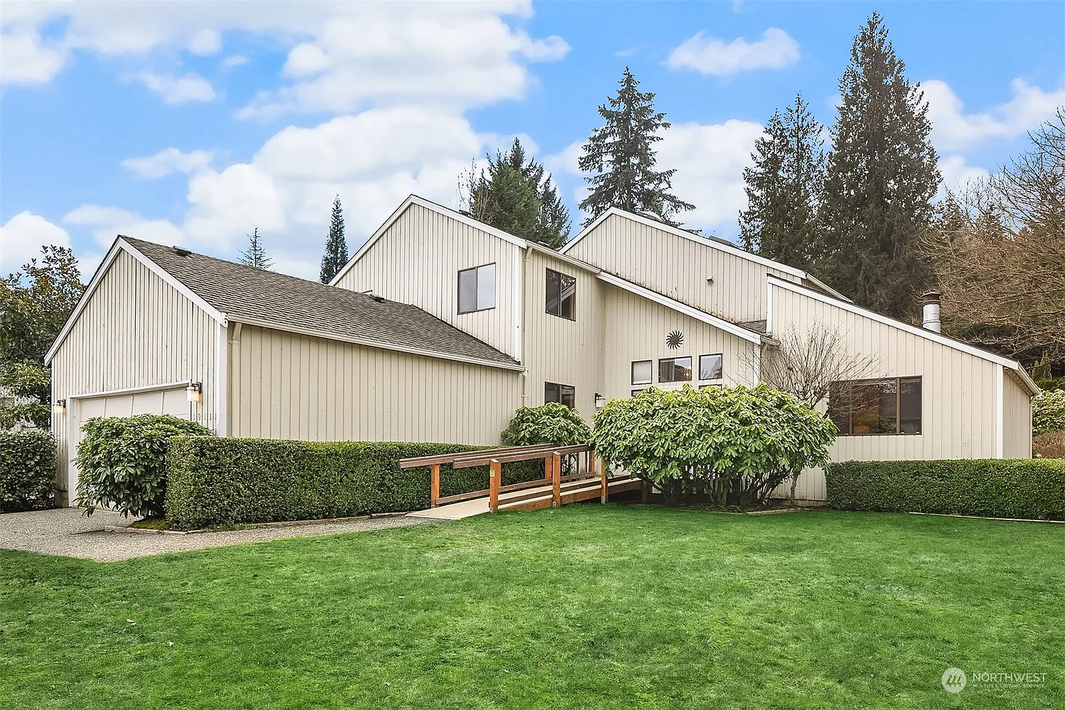 19111 SE 47th Place photo 1