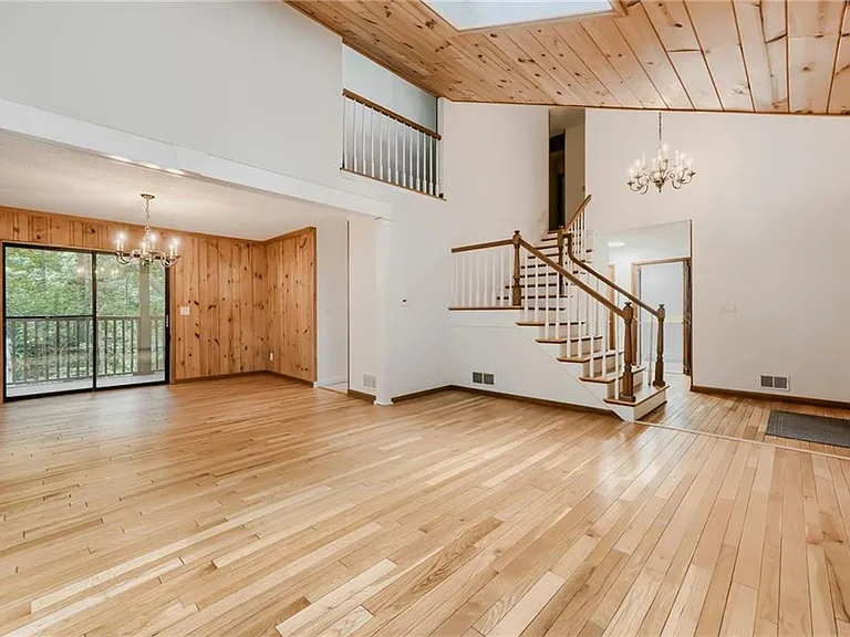 570 Idlewood Dr NW — Photo 4