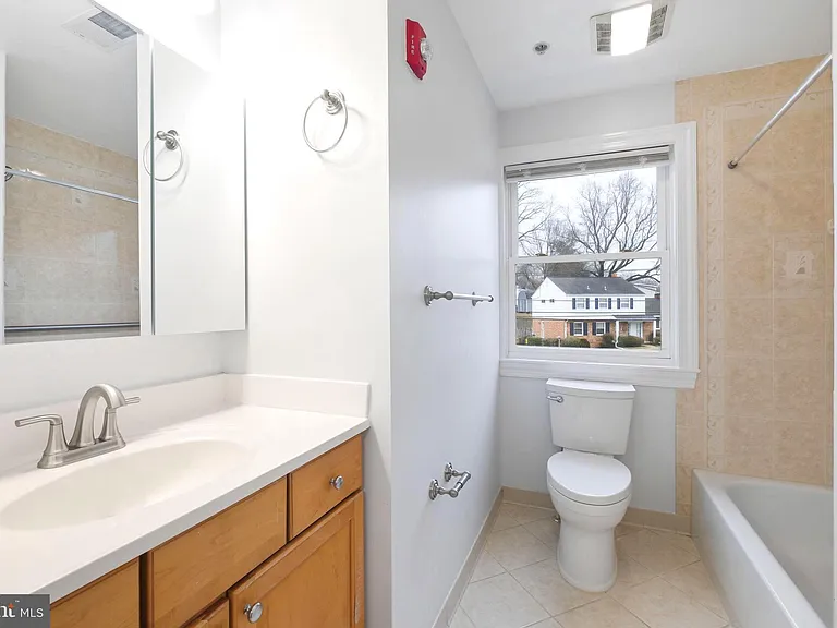 711 Lamberton Dr — Photo 41