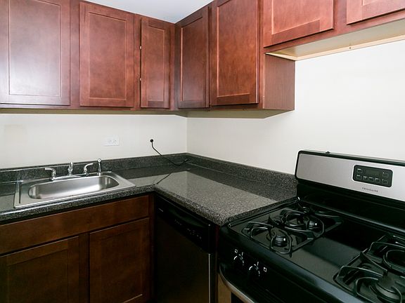 2nd image of 1347 N Dearborn St APT 100