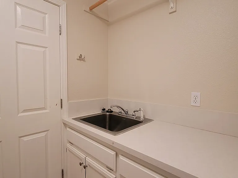 3008 Coach Lite Dr — Photo 26