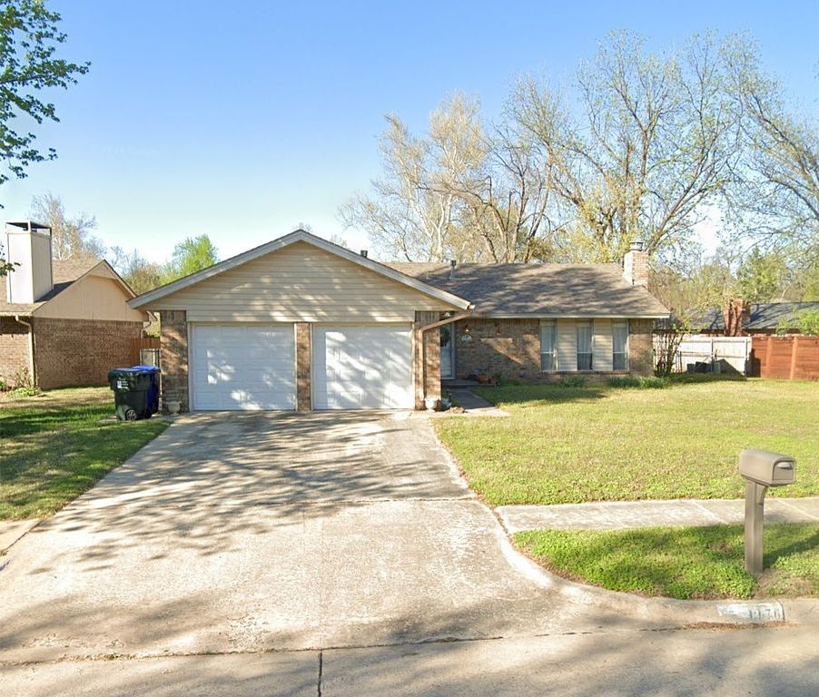 1176 Robin Hood Ln - Property Image