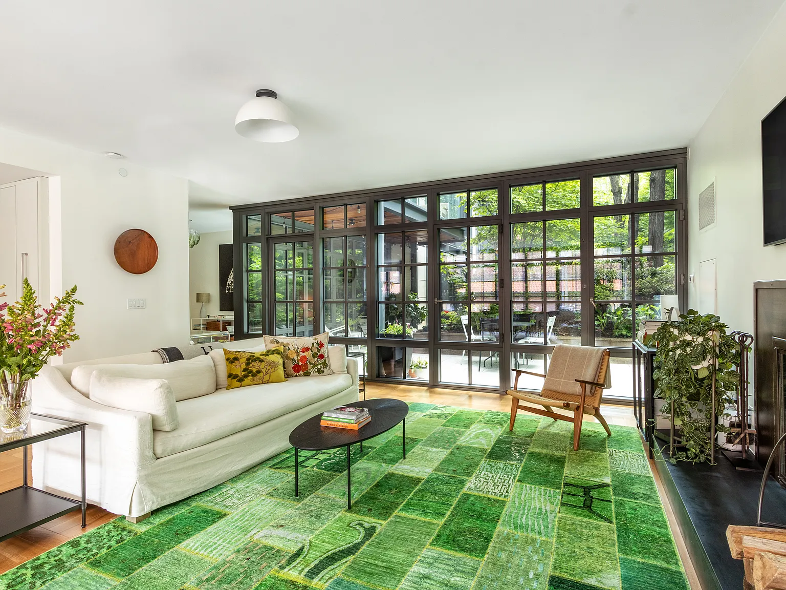500 West 21st Street — Photo 2