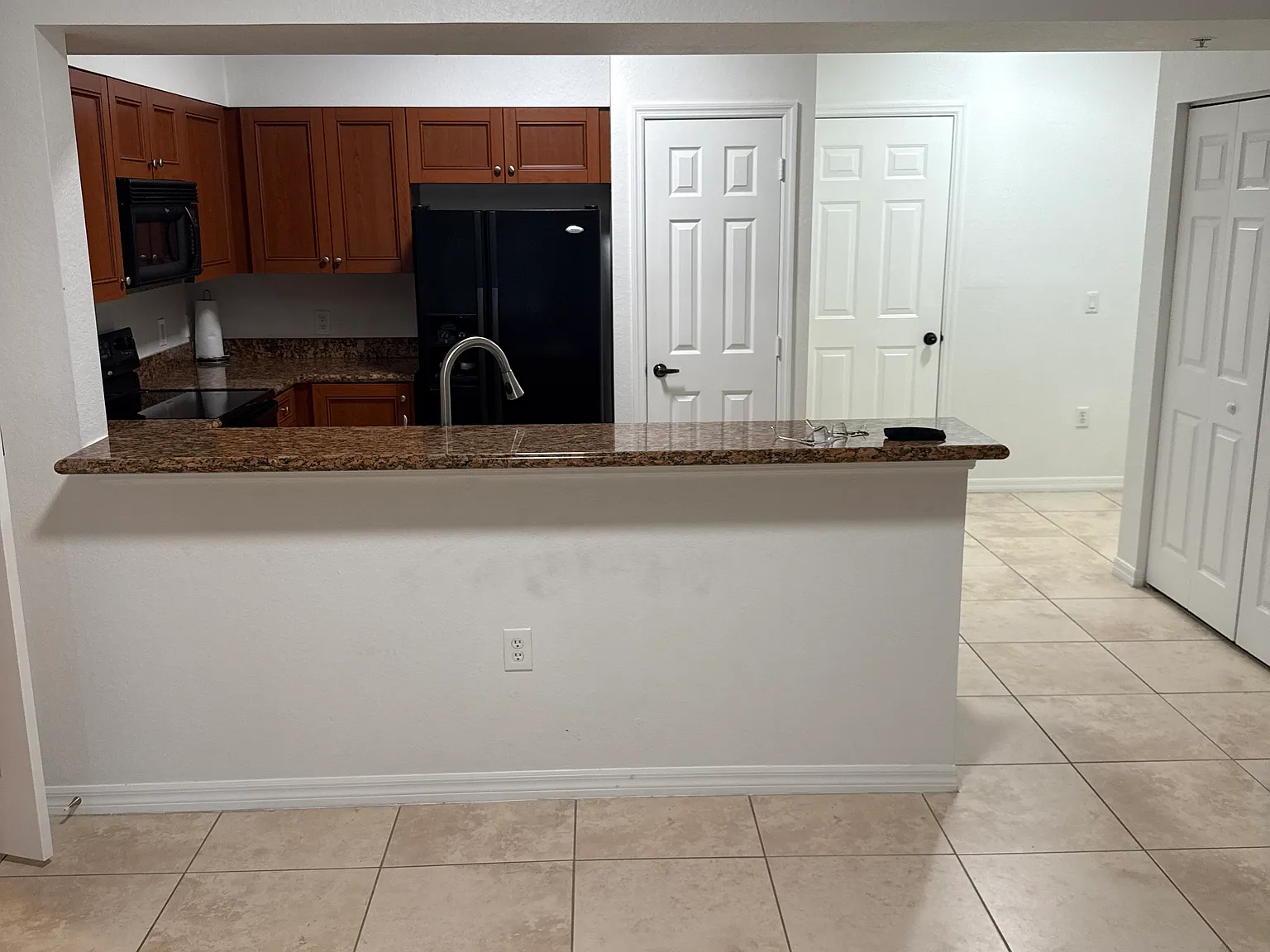 1 bed, 1.5 bath, 1018 sqft, $1,800 — Photo 3