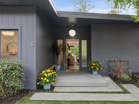 4th image of 5 Angela Avenue