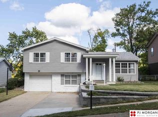 6324 Parkview Ln, Omaha, NE 68104