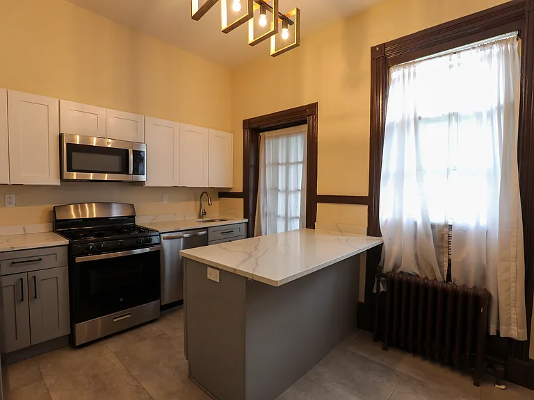 89 Green St #1 — Photo 13