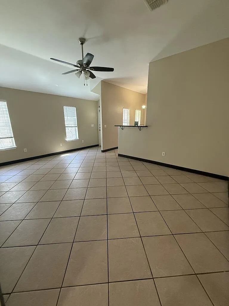 2 bed, 2.0 bath, 1070 sqft, $1,500 — Photo 2