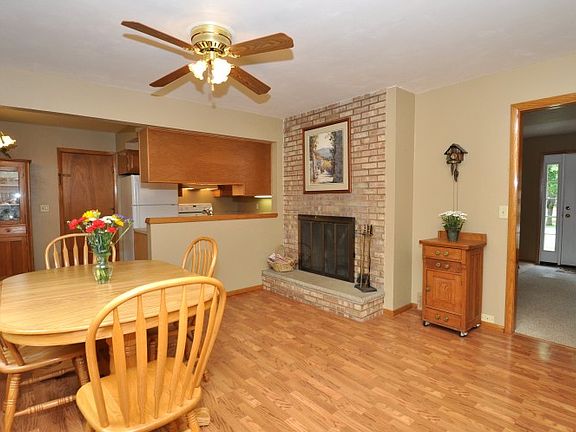 5th image of 902 Lowell Dr