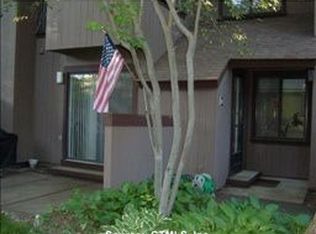 14 Chestnut Dr, Avon, CT 06001