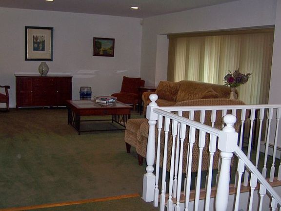 3rd image of 42 Beatrice Ln