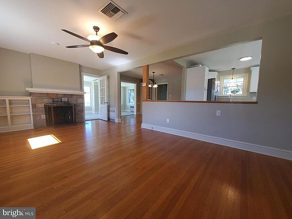 3rd image of 825 Grandview Rd