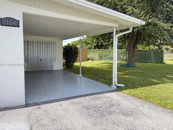 3rd image of 1104 E Jasmine Rd