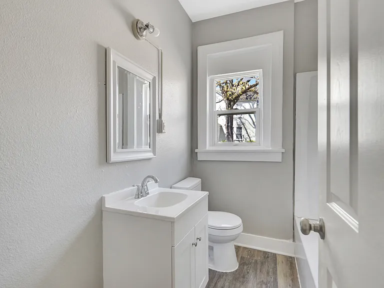 3409 W Markham St — Photo 14