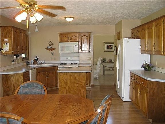 5th image of 4702 Dumfries Dr