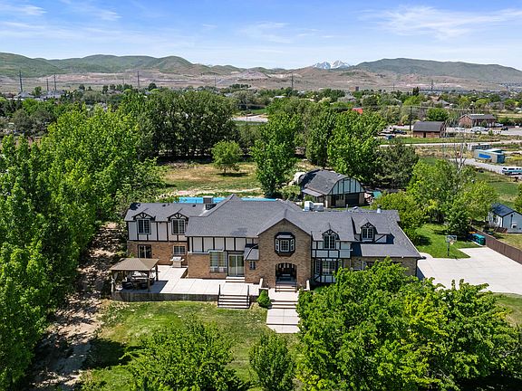 2nd image of 1890 W Rock Hollow Rd