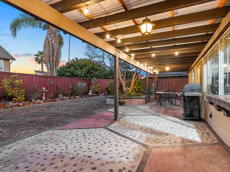 8916 Capricorn Way — Photo 3