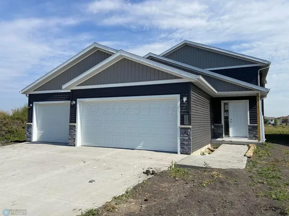 3820 32nd St S, Moorhead, MN 56560