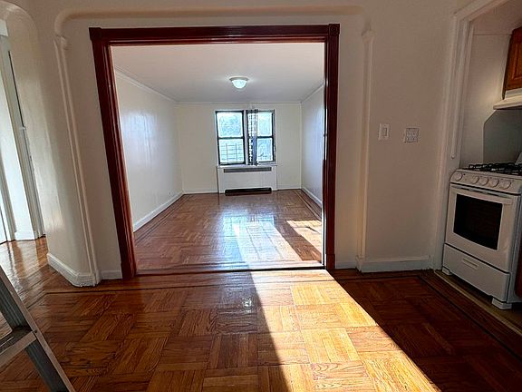5th image of 95 W 195th St APT 6H