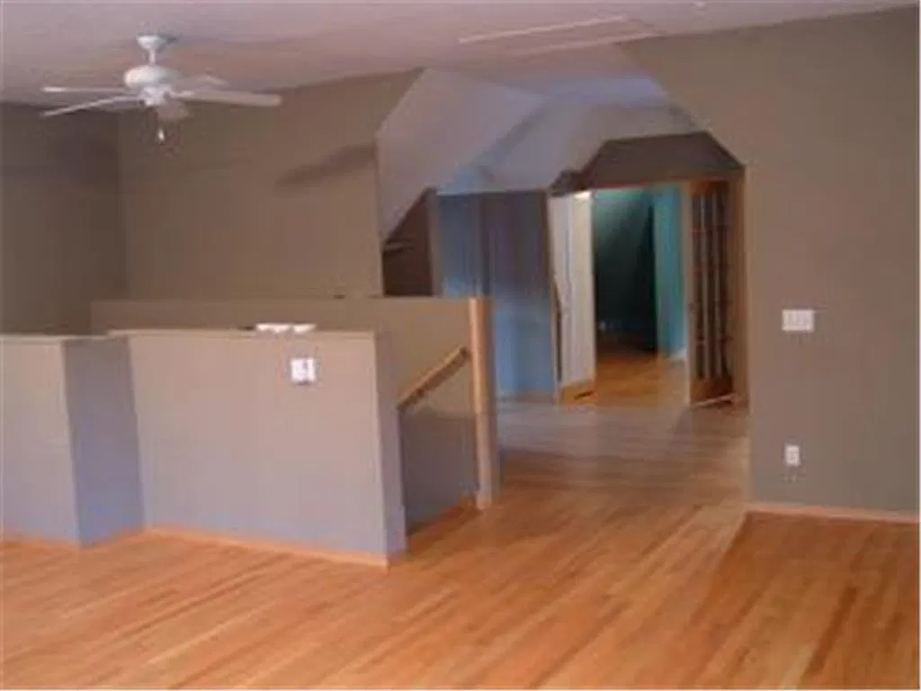 6 bed, $3,100 — Photo 1