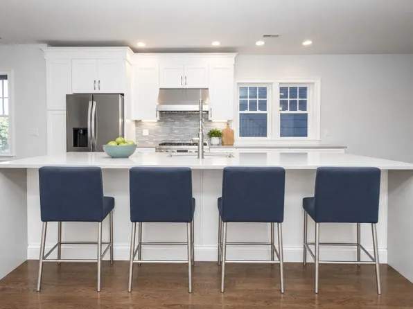 141 W 6th St #3, Boston, MA 02127