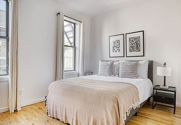 4th image of 32 Saint Marks Pl APT 22