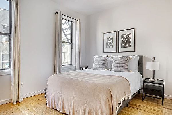1st image of 34 Saint Marks Pl APT 20
