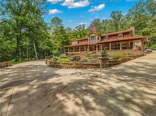 7028 Smith Creek Rd, Saint Albans, WV 25177