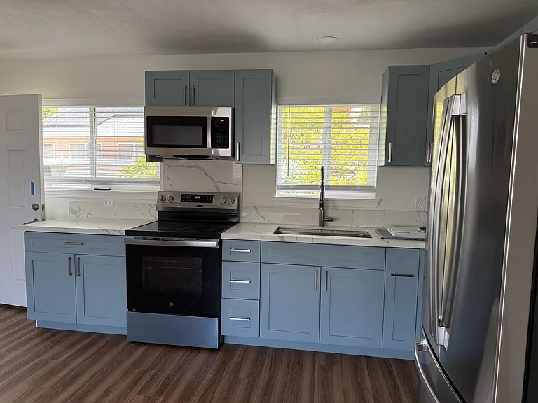 3317 Catherine St #B — Photo 2