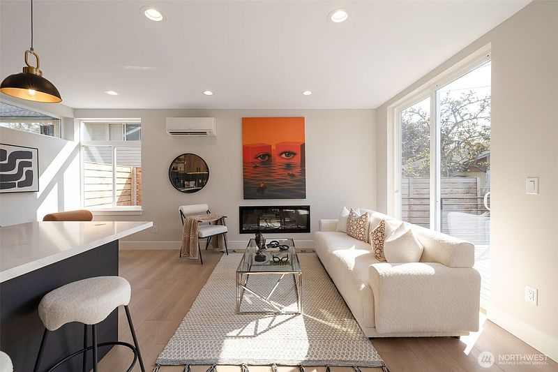 3rd image of 1603 SW Kenyon Street