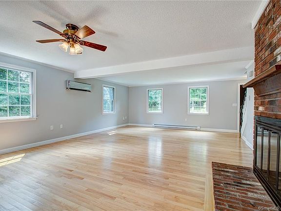 5th image of 79 Blueberry Ln