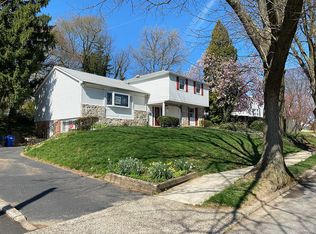 786 Oakfield Ln, Philadelphia, PA 19115