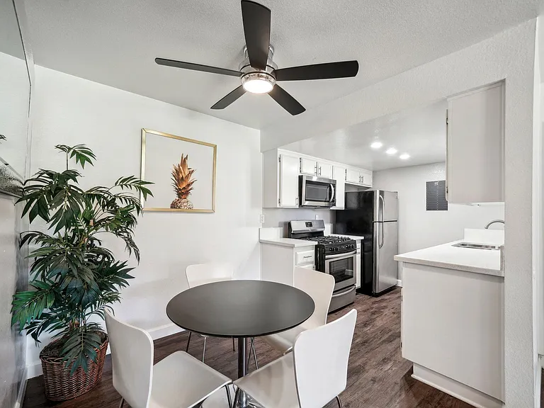 Acacia Park Apartments — Photo 26