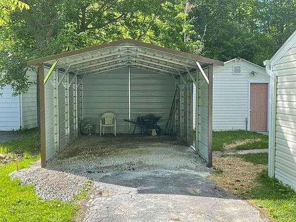 5th image of 1902 Sunnyside Dr