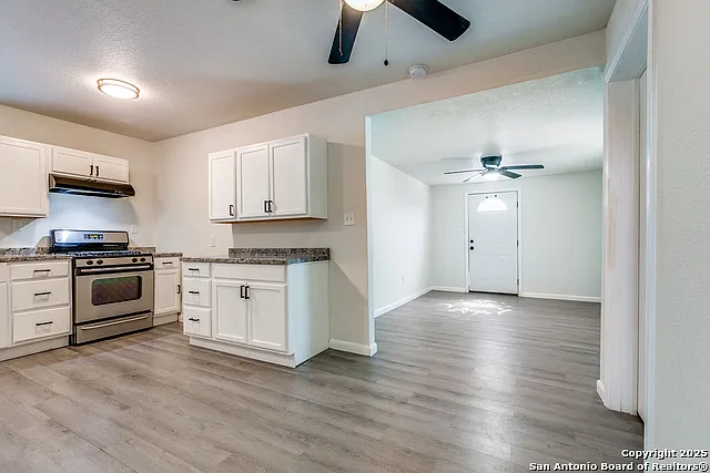 415 Elmwood Dr #B — Photo 25