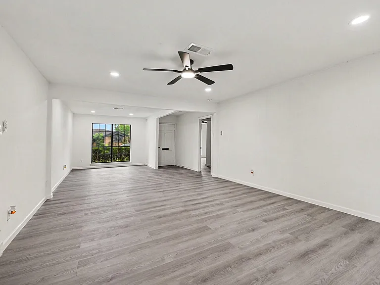 7607 Grape St — Photo 6