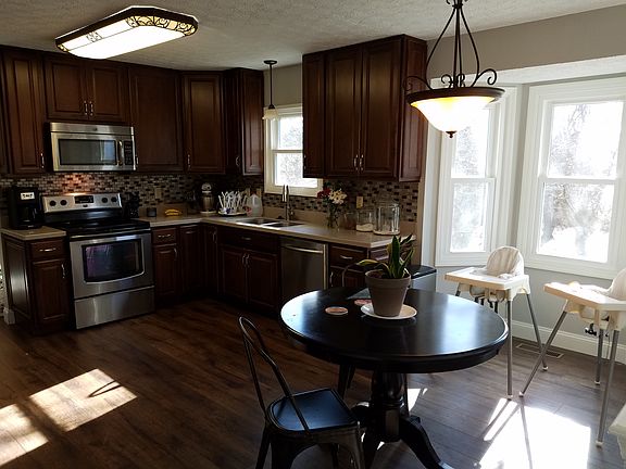 4th image of 527 Howland Dr