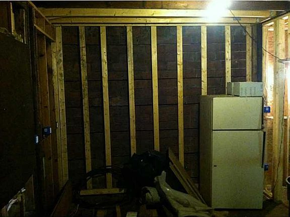 4th image of 610 Fallowfield Ave