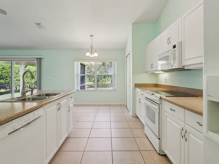 1173 Kilkenny Ln — Photo 6