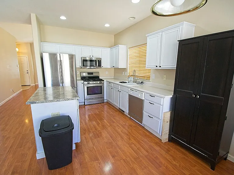 20945 White Rock Dr — Photo 2