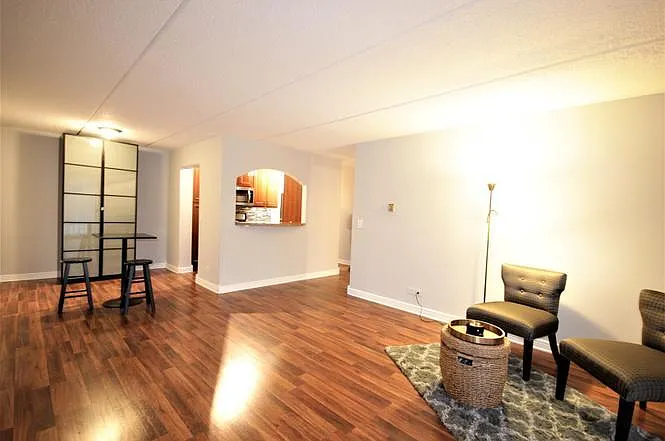 300 W Fullerton Ave — Photo 4