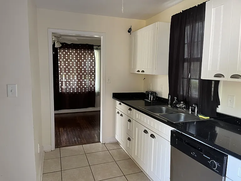 1620 Roanoke Ave — Photo 5