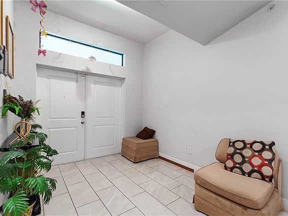 2nd image of 2618 Helen CIR