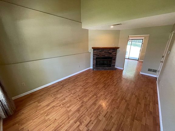 5th image of 414 NW Millstone Cir