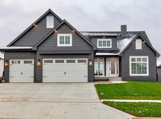 745 Daybreak Dr, Waukee, IA 50263